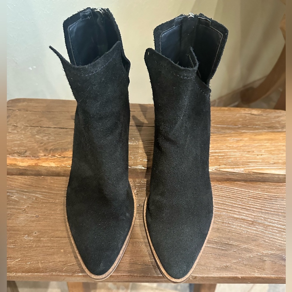 Lisa Vicky EUC Noblex Black Suede Bootie - Size 7-1/2 - Picture 3 of 6